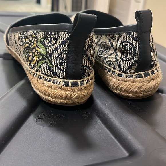 Tori Burch Jungle Slip Ons - Picture 3 of 3